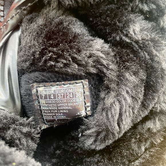 Skechers women’s winter boots - Picture 3 of 4